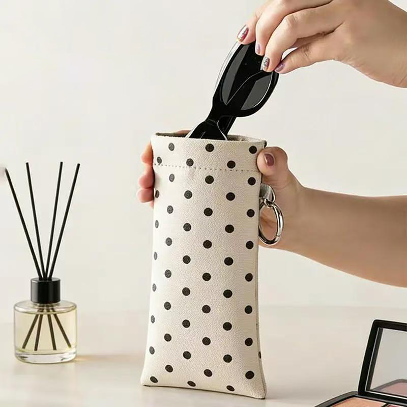 1 buah Kantong Kacamata Polka  - Travel Accessories Pouch For Women ulasan dan harga